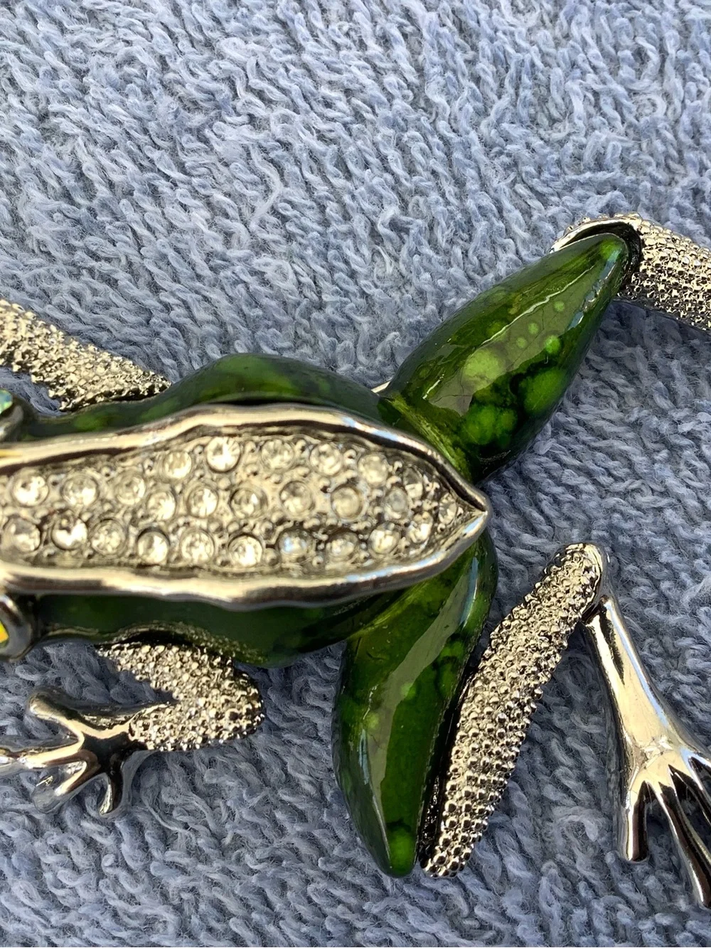 Green Crystal Accent Frog Figurine - Decorative brooch
